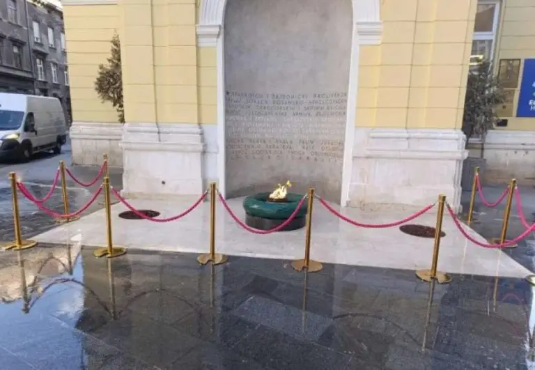 Saniran prostor spomenika ‘Vječna vatra’ i vraćen u prvobitno stanje nakon devastacije