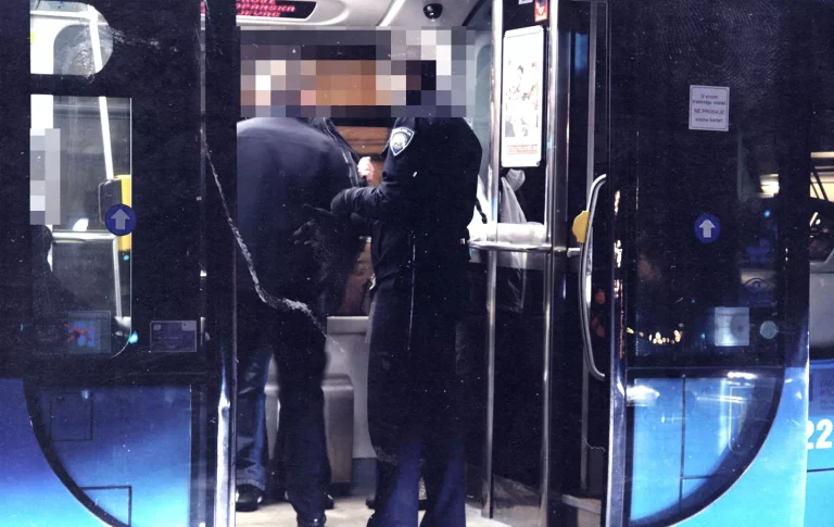 Raspisana potjernica za sinom moćne sutkinje optuženim za silovanje bivše cure. Video razotkrio horor u tramvaju broj 11