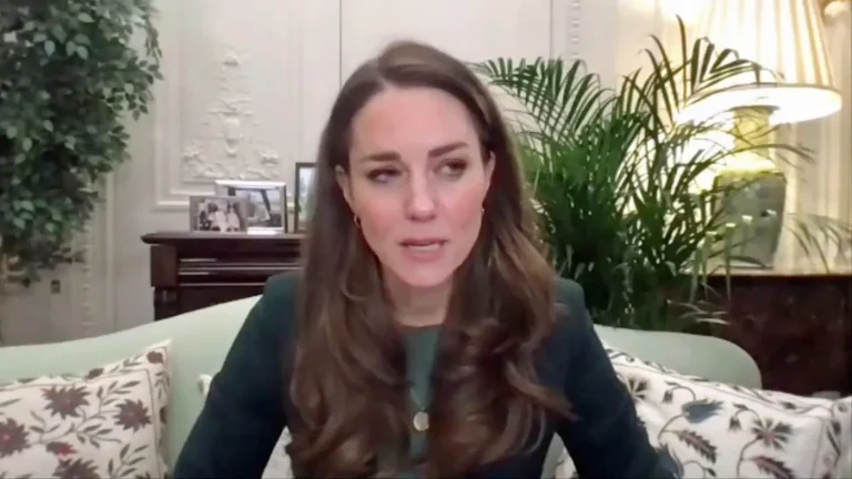 Najnoviji snimak Kejt Midlton još više razbuktao teorije zavere: „Oči, hod, jagodične kosti… Pogledajte malo bolje!“