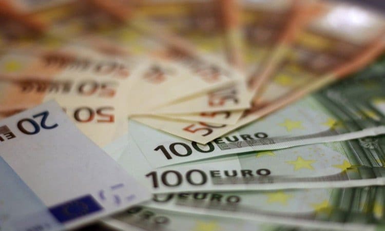 MILION EURA I OPREMA ZA NADZOR: Ruski državljani uhapšeni sa 19 kofera, pronađeni novac i oprema za koju se sumnja da služi za špijuniranje MILION EURA I OPREMA ZA NADZOR: Ruski državljani uhapšeni sa 19 kofera, pronađeni novac i oprema za koju se sumnja da služi za špijuniranje