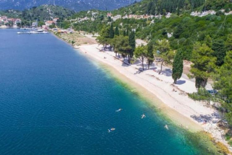 Nova pravila: Za ulazak na javnu plažu plaća se 10 eura, zabranjeno korištenje suncobrana turistima između 10 i 65 godina!