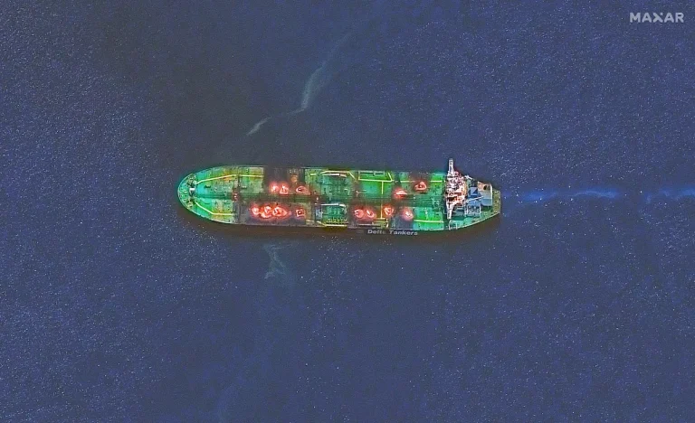 Gori tanker sa milion barela nafte u Crvenom moru