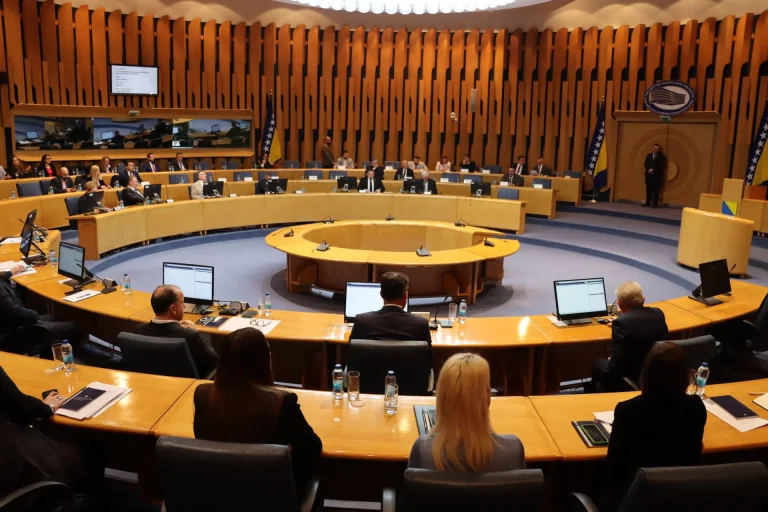 Dom naroda i ismijavanje institucija BiH: Delegati ne znaju koja je sjednica u toku