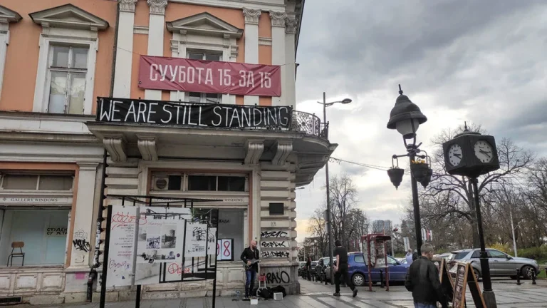 Sam sa Ustavom