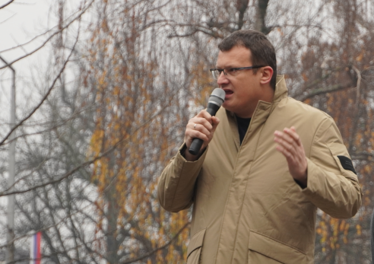 Pismo Božovića Dodiku: Dogovaraš, nikog ne pitaš. Padaš, sve druge ispod sebe guraš. Ne ide to tako, govore ti rijetki šta smiju. Izdajnicima ih zoveš. Pljuješ. Ponižavaš….