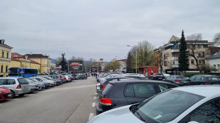GRAD JE IZGUBIO 650 MJESTA: “Parking se nezakonito daje privatnicima, Grad gubi milione”