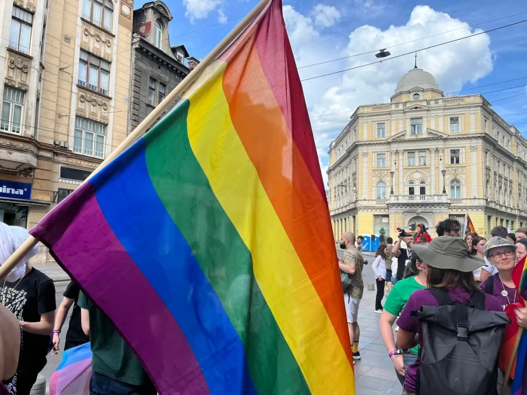 Šest godina Bh. povorke ponosa: Ni jedan zahtjev nije ispunjen. Sa ovim porukama izlaze na ulice ove godine!