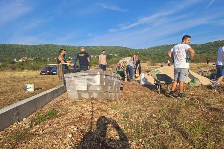 Spor oko mezarja u Stocu: Više od 100 Bošnjaka samoinicijativno počelo gradnju, vlasti osporavaju lokaciju