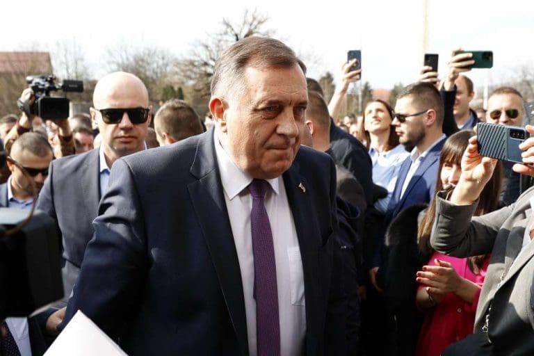 Dodik: Šmit zna da je gotov i da odlazi odavde