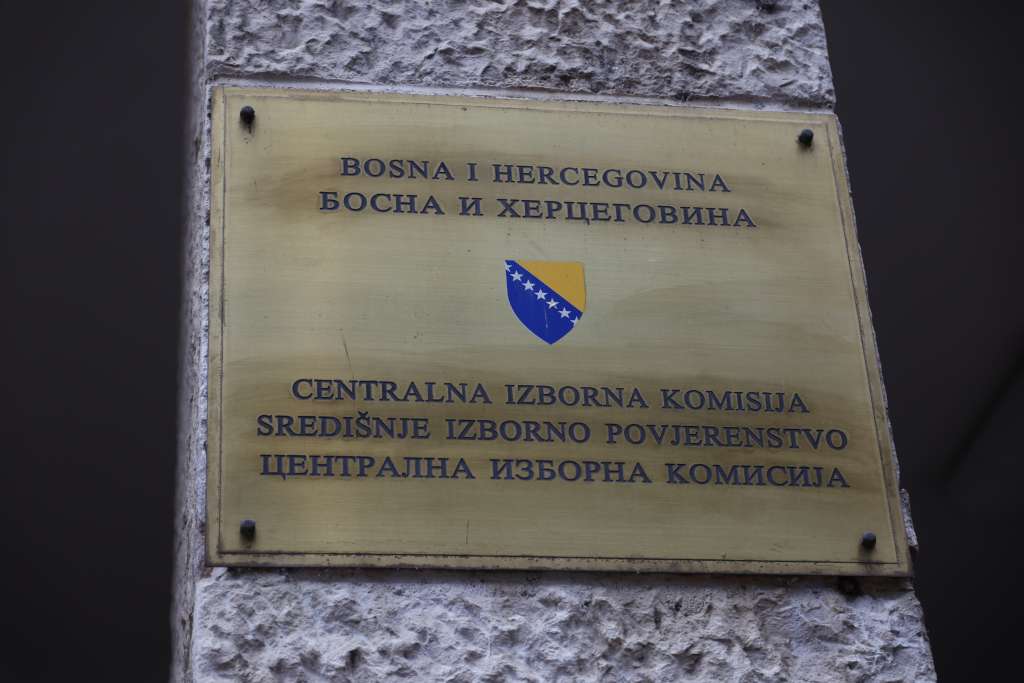 CIK BiH traži operatere za rad na biračkim mjestima: Zarađuje se 310 KM, evo kako se prijavit