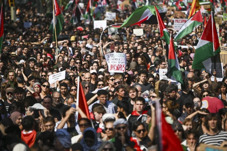 Dok arapski svijet spava, na ulicama Barcelone 300.000 ljudi uzvikivalo ‘zaustavite genocid u Gazi’