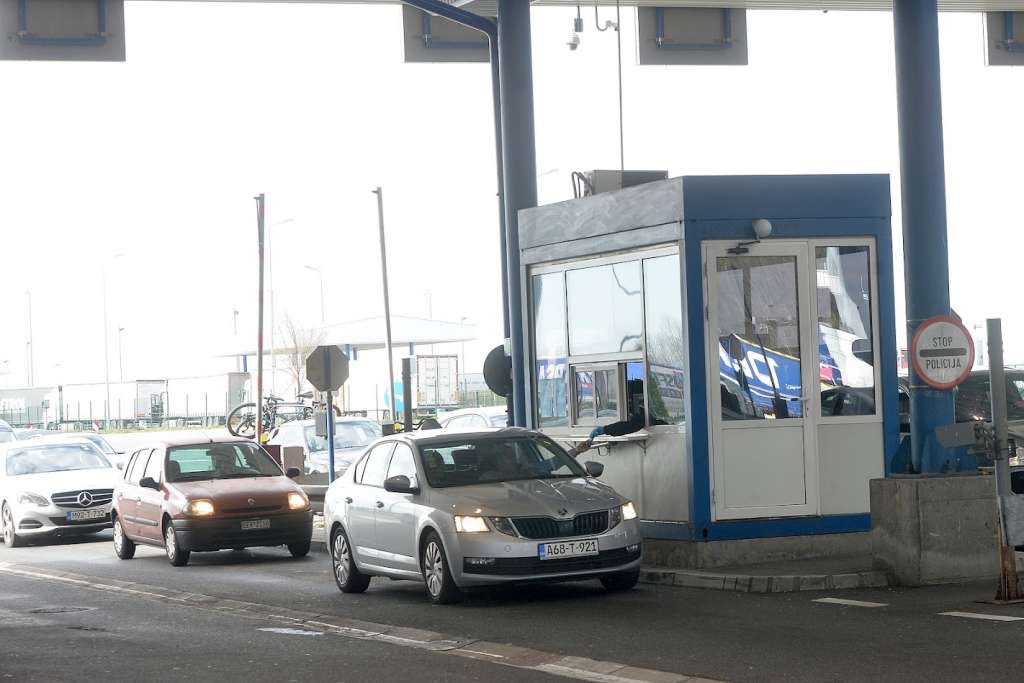 PAPRENO SKUP POKUŠAJ: Putnici na granici ostali bez hiljada evra zbog jedne greške – evo kolika je kazna za neprijavljivanje novca!