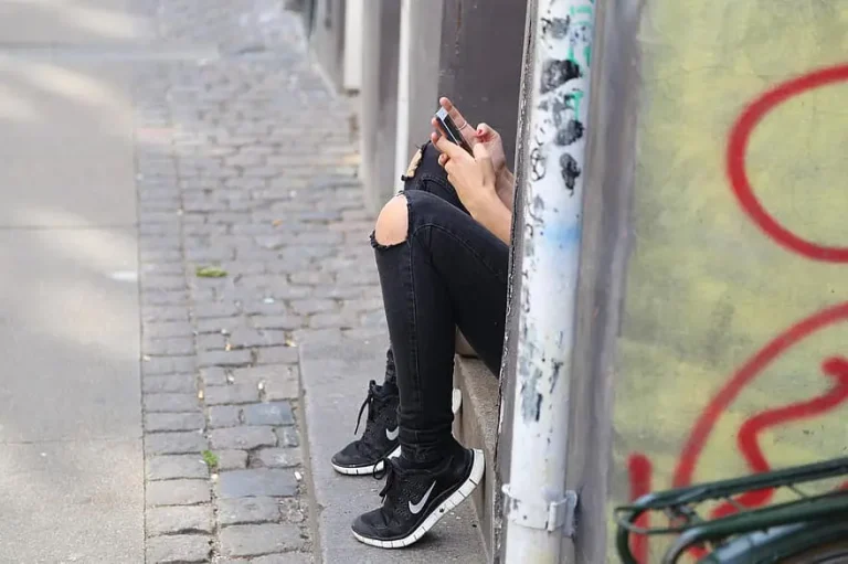 Masovno testiranje maloljetnika na droge U RS: To nije borba protiv narkomafije, nego prebacivanje odgovornosti sa institucija na djecu i njihove porodice!