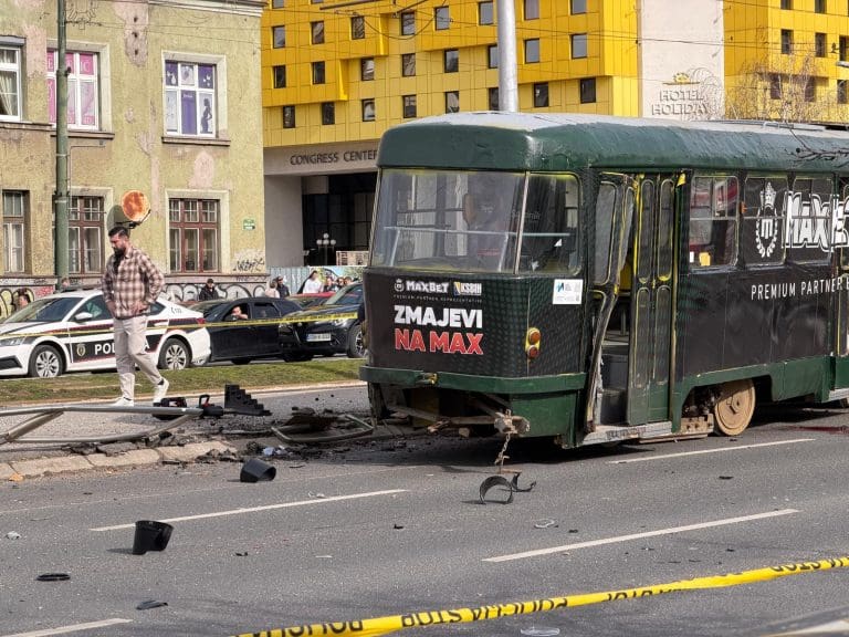 Javnost traži odgovore: “Prije ulijetanja u krivinu vozač je mahao rukama”