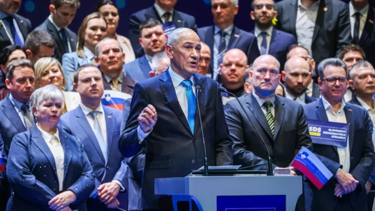 Thompsonova pjesma odjeknula na predizbornom skupu Janšinog SDS-a