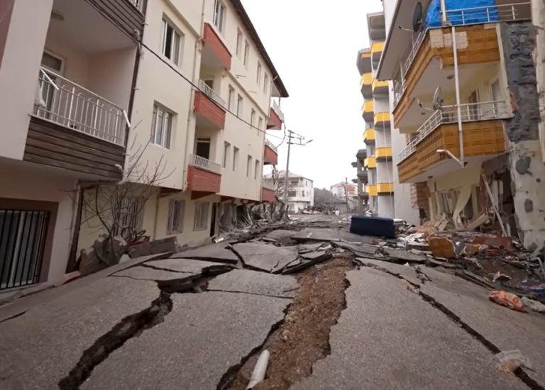 Ima mrtvih: Razoran zemljotres jačine 5,8 pogodio Avganistan, jezivi snimci potresa šire se na mrežama (VIDEO)