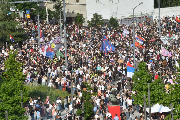 Arhiv javnih skupova: Snimci ukazuju da će današnji skup na Slaviji biti u rangu najvećih do sada