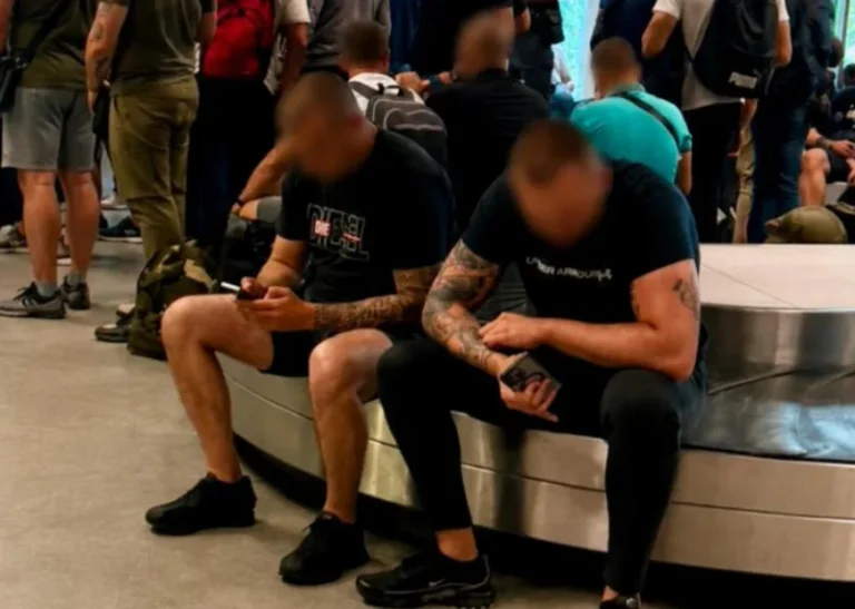 Dosijei putnika sa čarter leta koji su vraćeni iz Tivta puni ozbiljnih krivičnih djela