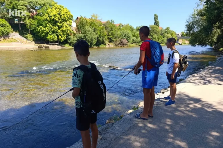 Dok drugi igraju igrice, oni love klena na Vrbasu: Priča o dječacima koja je oduševila Banjalučane