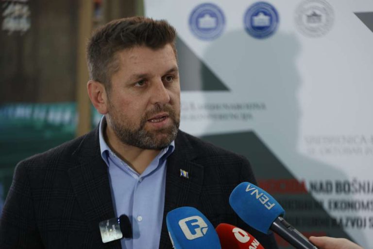 Duraković osudio masovno saslušanje saradnika Memorijalnog centra Srebrenica