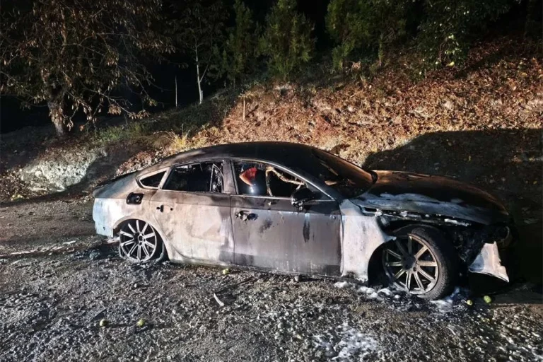 ZAPALJEN AUTOMOBIL POSLANIKA U GORAŽDU: Vatra se proširila prema kući, majka bila unutra