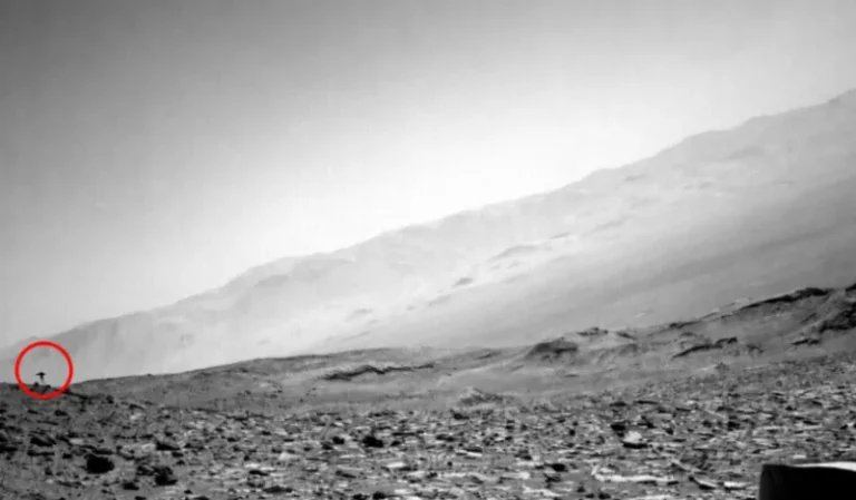NASA-ina fotografija Marsa ponovo izazvala buru: Šta se krije iza misterioznog objekta koji liči na „tronožac“?