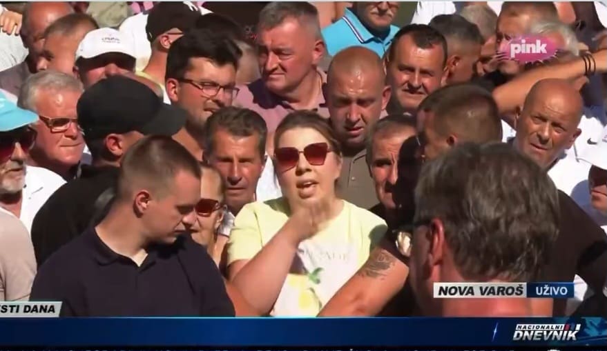 Žena Vučiću: Skupljala sam glasove, obećan mi posao i ništa. Evo kako je on odgovorio Žena Vučiću: Skupljala sam glasove, obećan mi posao i ništa. Evo kako je on odgovorio
