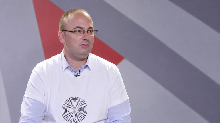 NISU NI RASPISANI, A VEĆ POKRADENI: Na šta sve računa izborni inženjering u Srbiji? 