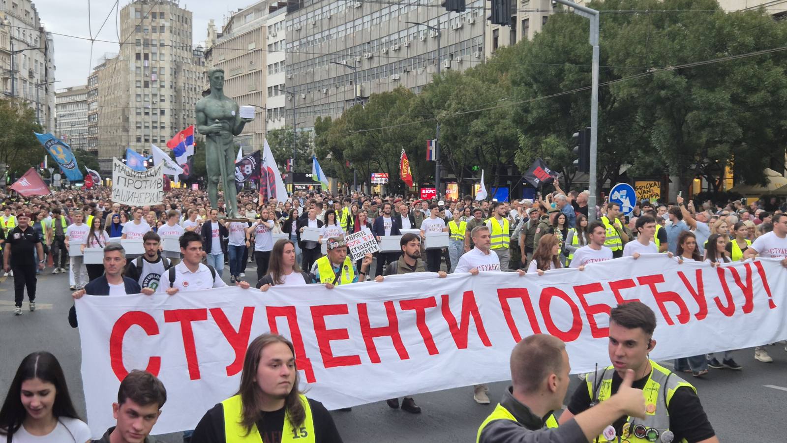 STUDENTI SRBIJE OBJAVILI IZBORNU LISTU: Među 250 kandidata Bodiroga, Tihomir Stanić, Jovo Bakić, Dejan Šoškić, Feđa Dimović… STUDENTI SRBIJE OBJAVILI IZBORNU LISTU: Među 250 kandidata Bodiroga, Tihomir Stanić, Jovo Bakić, Dejan Šoškić, Feđa Dimović…