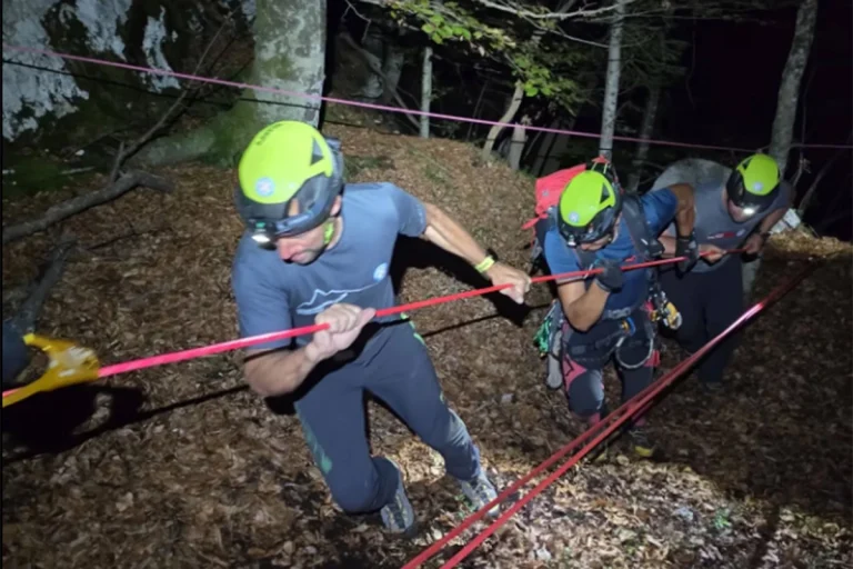 TRAGEDIJA KOD SLAPA SAVICA: Otac poginuo pokušavajući pomoći sedmogodišnjem sinu koji je pao u provaliju