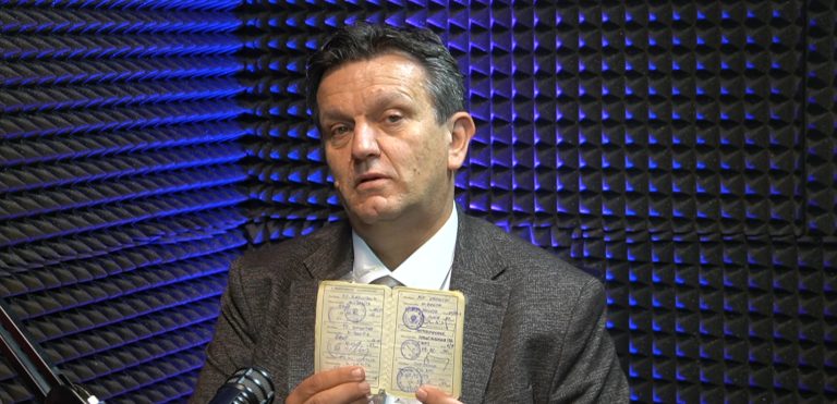 BLANUŠA POKAZAO VOJNU KNJIŽICU U EMISIJI BUKA! Evo dokaza gdje sam bio i šta sam radio u ratu!