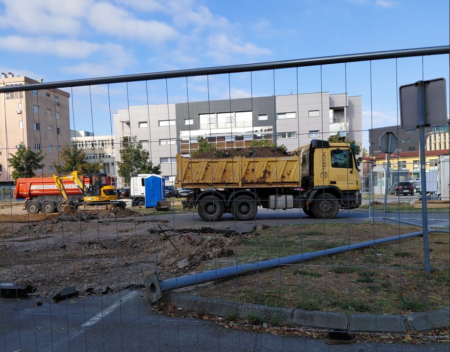 gradiliste parking, foto buka