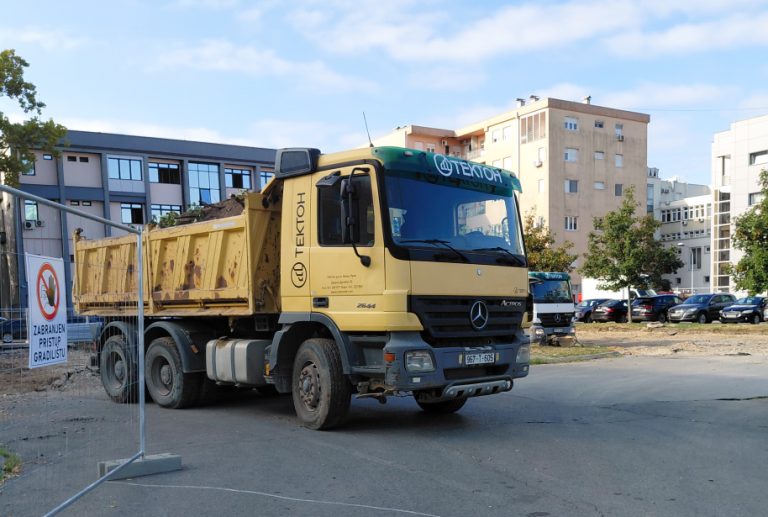 gradiliste parking, foto buka