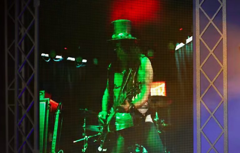 Obezbijedite na vrijeme karte za koncert popularnog gitariste Slash-a koji nastupa 16. jula u Luci Beograd