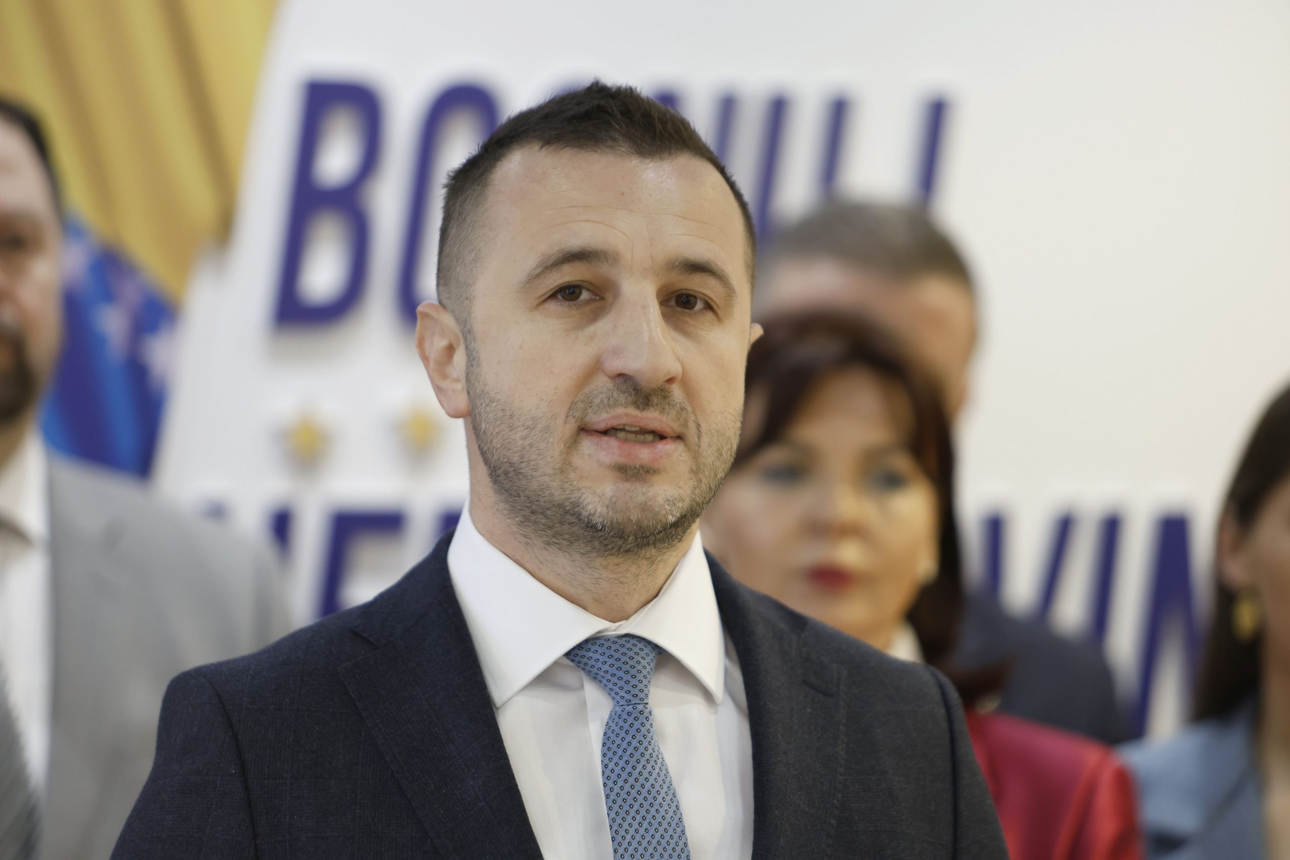 Vuk Bačanović: Da li se u Sarajevu oblikuje “bošnjački Dodik”? Vuk Bačanović: Da li se u Sarajevu oblikuje “bošnjački Dodik”?