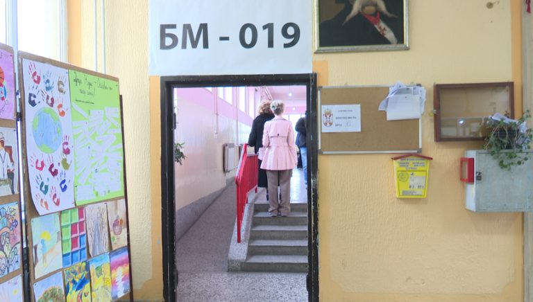 Veliko interesovanje za izbore u Srbiji: U BiH otvoreno 28 biračkih mjesta, glasa se širom Srpske
